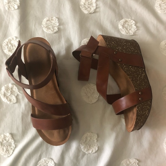 Pierre Dumas Shoes - Pierre Dumas cross strap wedges